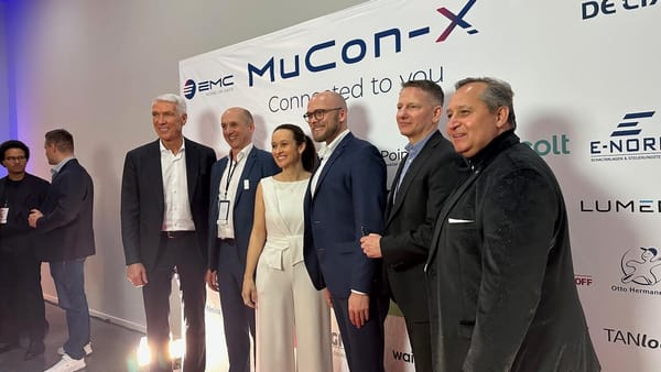 Bühnen, die das Herz berühren – Von digitalen Visionen und Mozart-Magie“